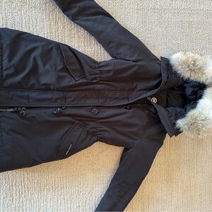 COPY - Canada Goose Rossclair Parka Medium Black Good condition Fur collar deta…